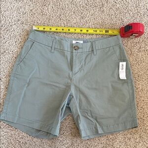 NWT Old Navy Women's Olive Shorts Sz 2